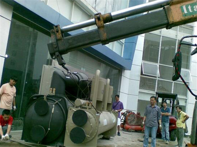 昌图县随车吊和汽车吊的核心区别是什么？哪种更省钱？